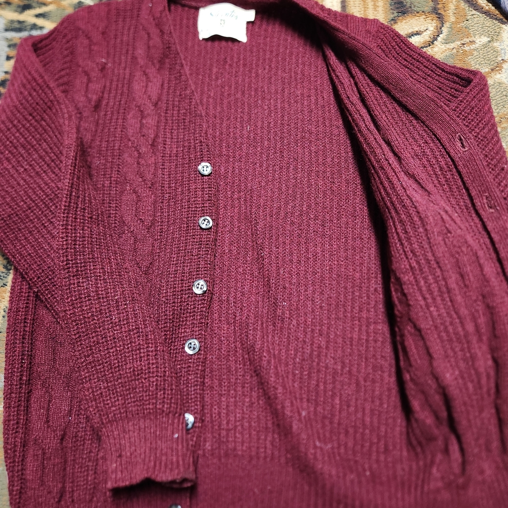 Elegant Maroon Cable Knit Cardigan - Picture 4 of 4